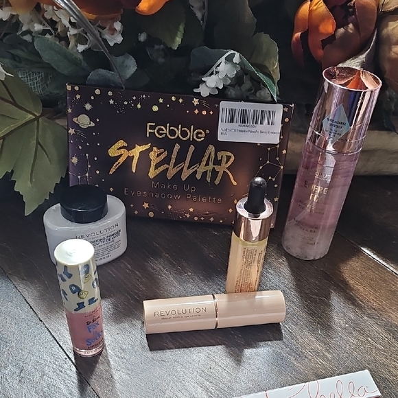 Revolution  and Chella Makeup Bundle - Picture 1 of 10